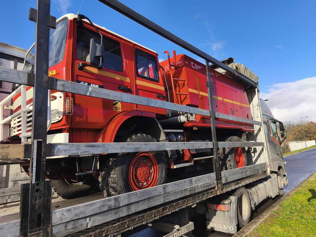 Don d'un camion de pompier pour l'Ukraine, grâce aux dons récoltés en 2025. Le Comité d'Aide Médicale Ukraine aide également les pompiers et secouristes en Ukraine.