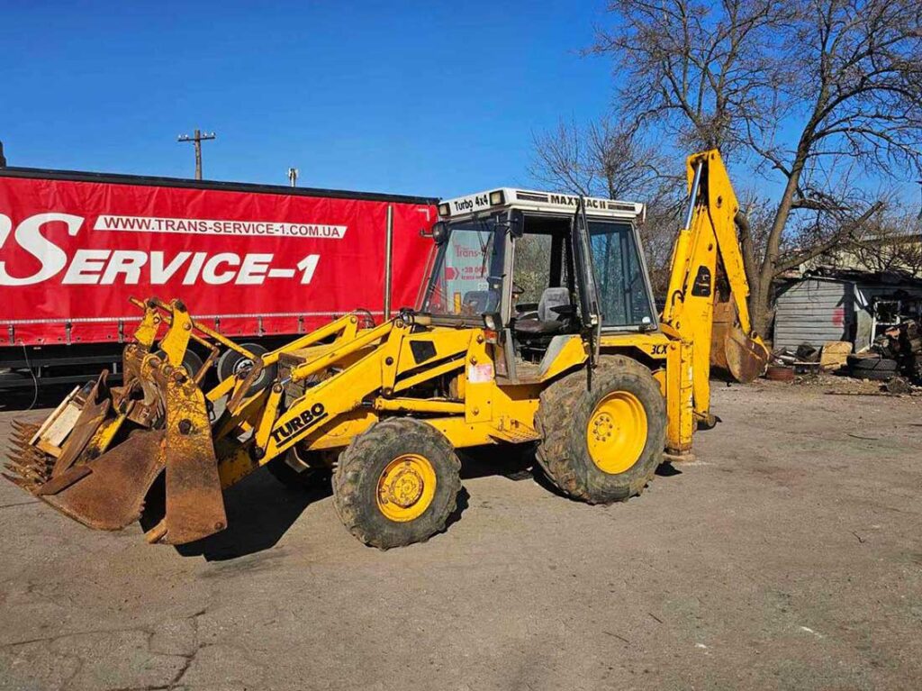 Un autre engin de chantier, financé grâce aux dons de notre association à l'Ukraine. Merci aux donateurs.