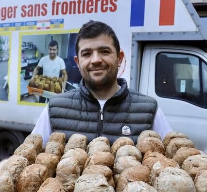 Loic Nervi, le Boulanger Sans Frontières, parcourt les routes d'Ukraine pour livrer du pain aux réfugiés